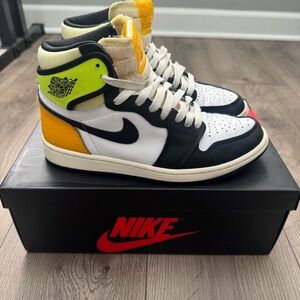 Air Jordan 1 Retro High OG - White / Black / Volt/ University Gold